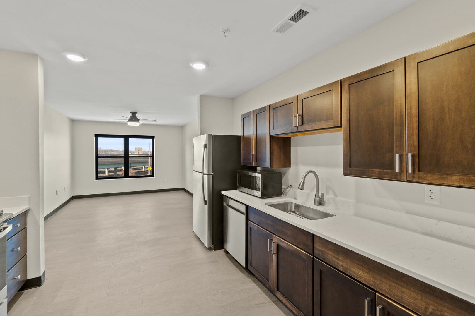 Cedar Rapids Apartment: 275 1st Ave SW