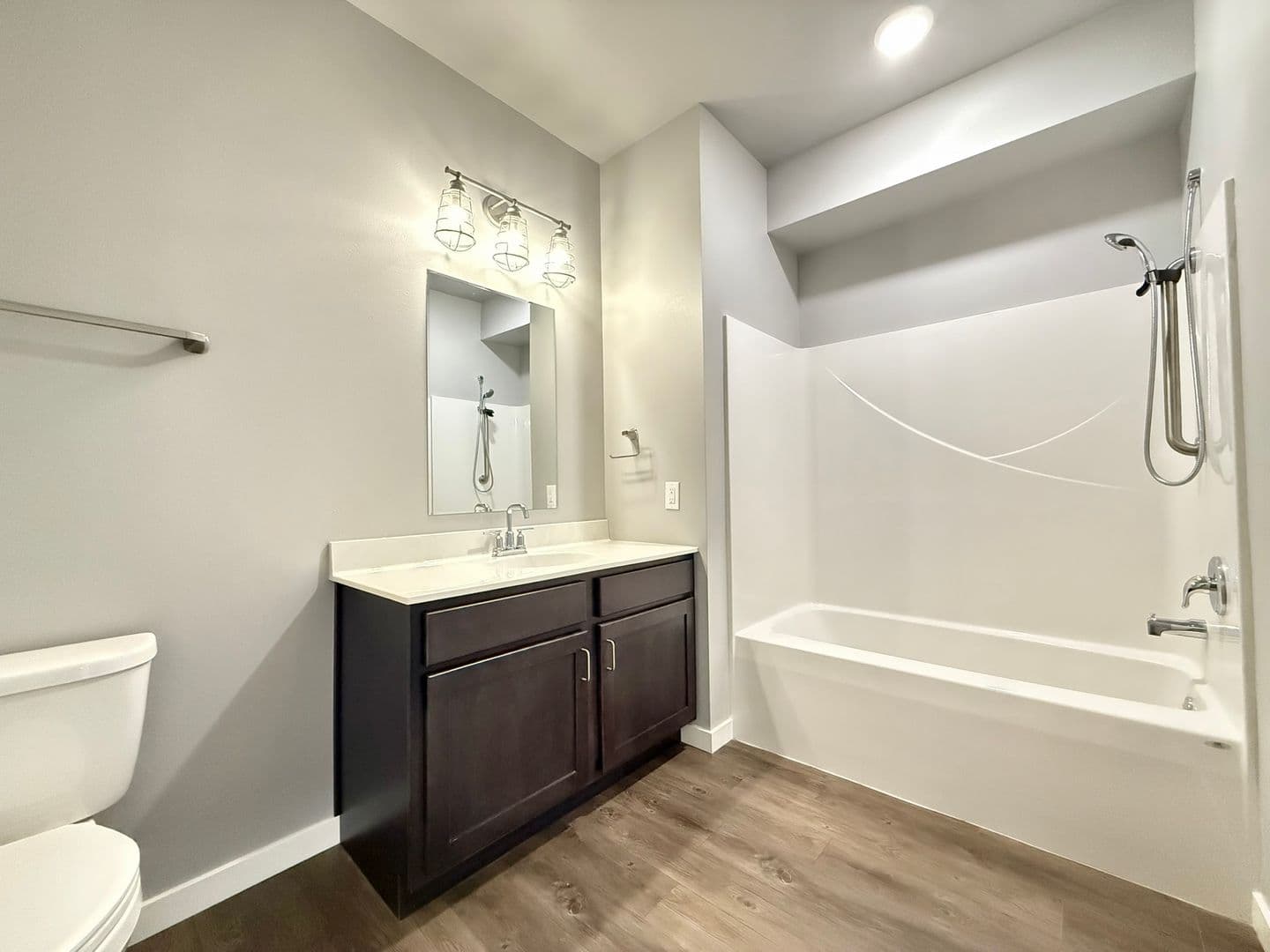 Cedar Rapids Apartment: 442 5th Avenue SW - Unit 5