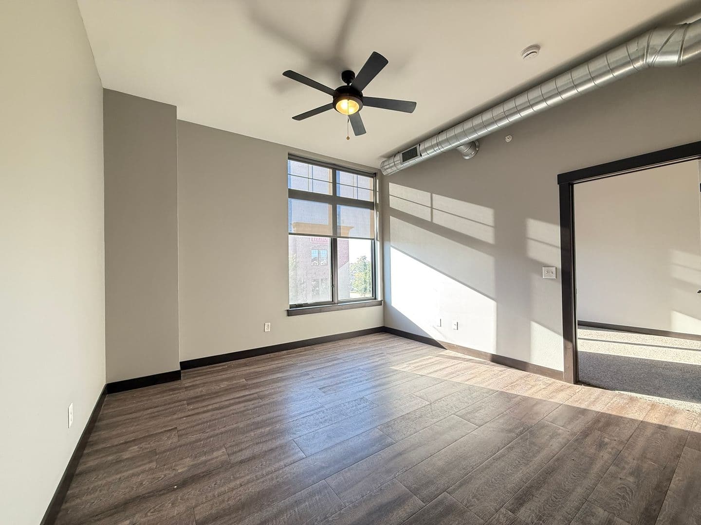 Cedar Rapids Apartment: 460 12th Avenue SE