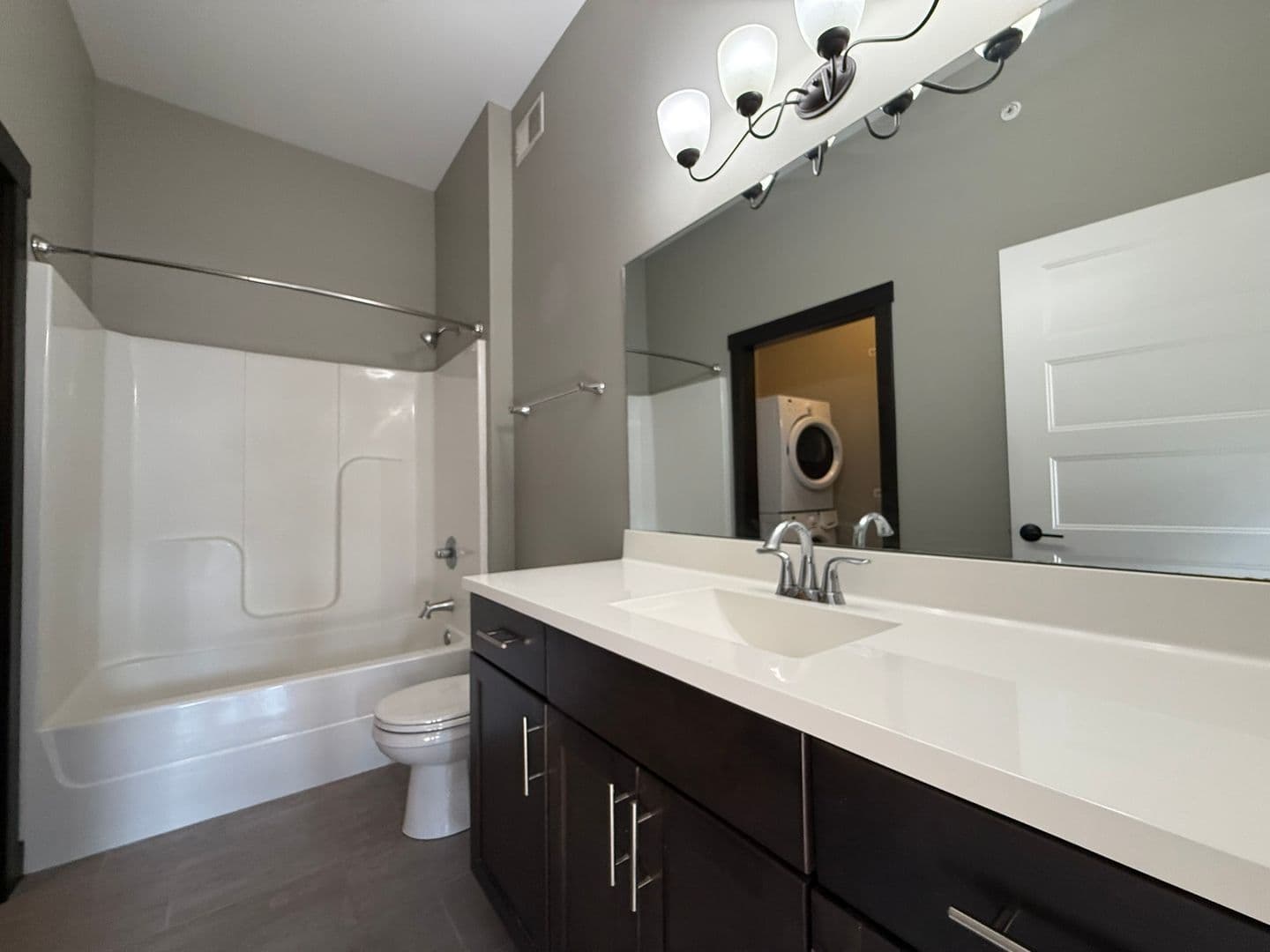 Cedar Rapids Apartment: 460 12th Avenue SE