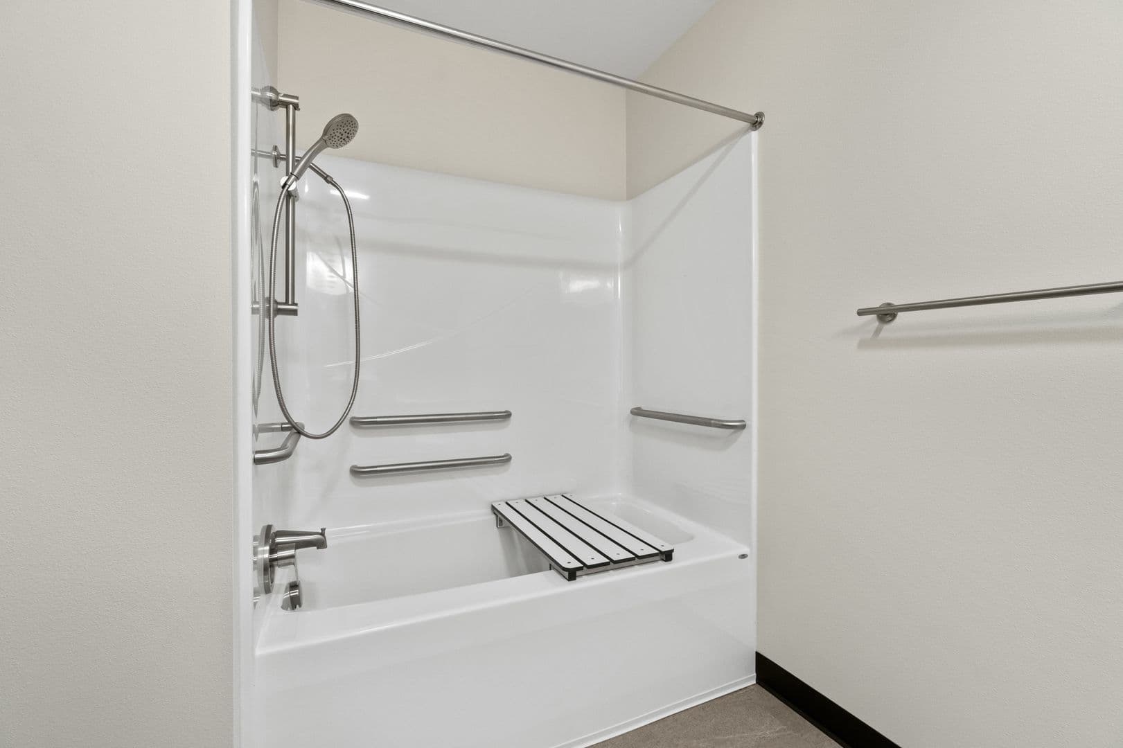 Cedar Rapids Apartment: 275 1st Ave SW