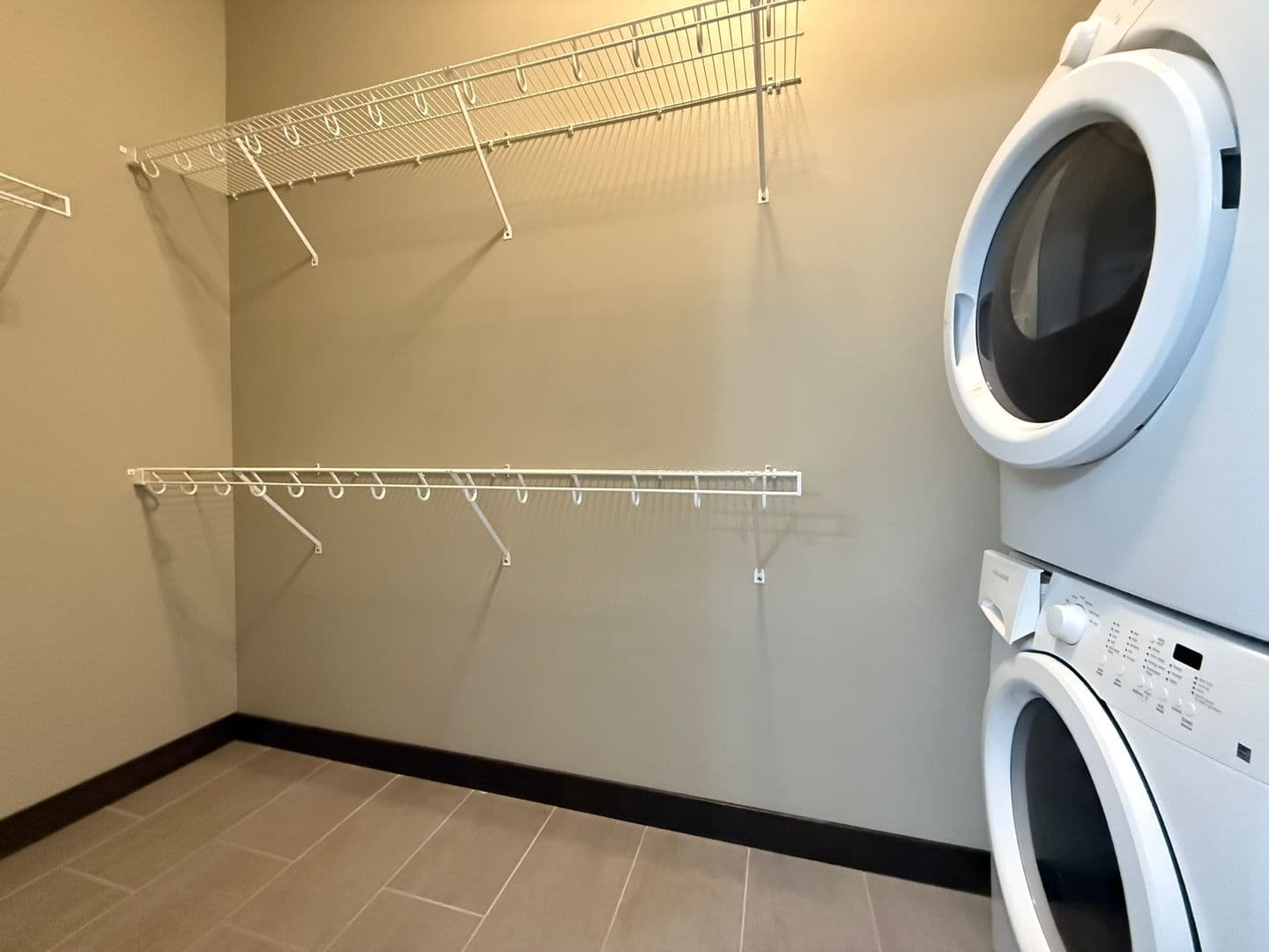 Cedar Rapids Apartment: 460 12th Avenue SE