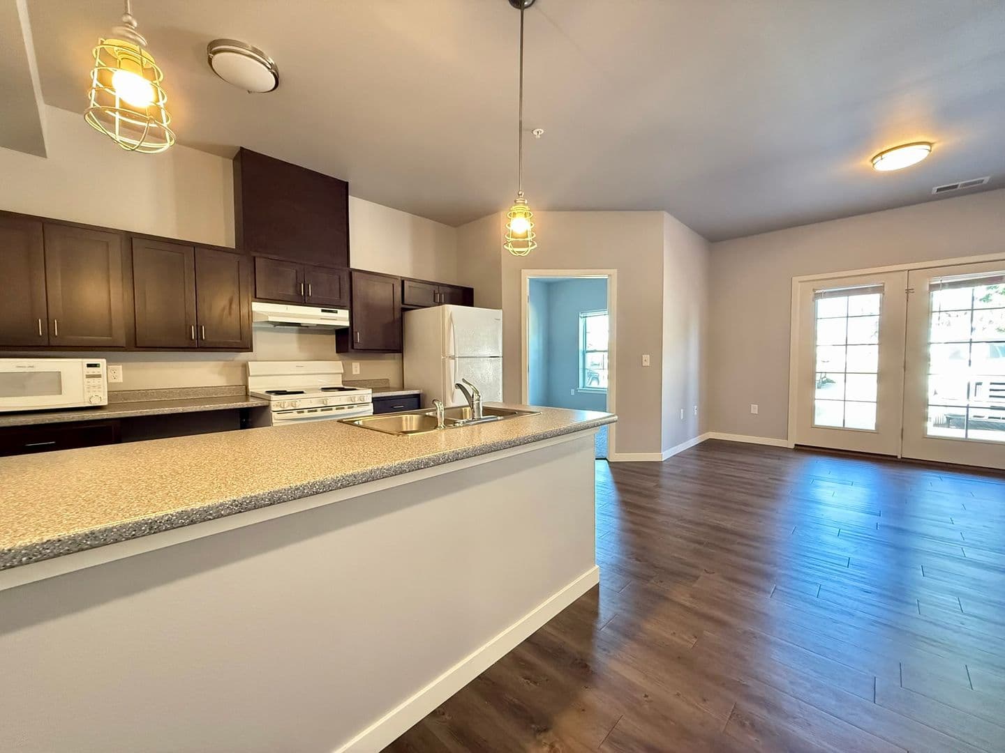Cedar Rapids Apartment: 442 5th Avenue SW - Unit 5