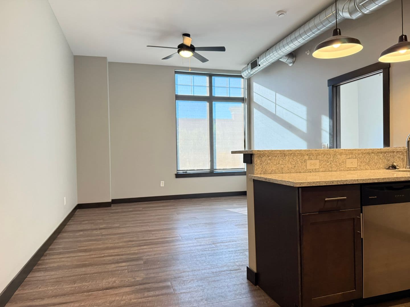 Cedar Rapids Apartment: 460 12th Avenue SE