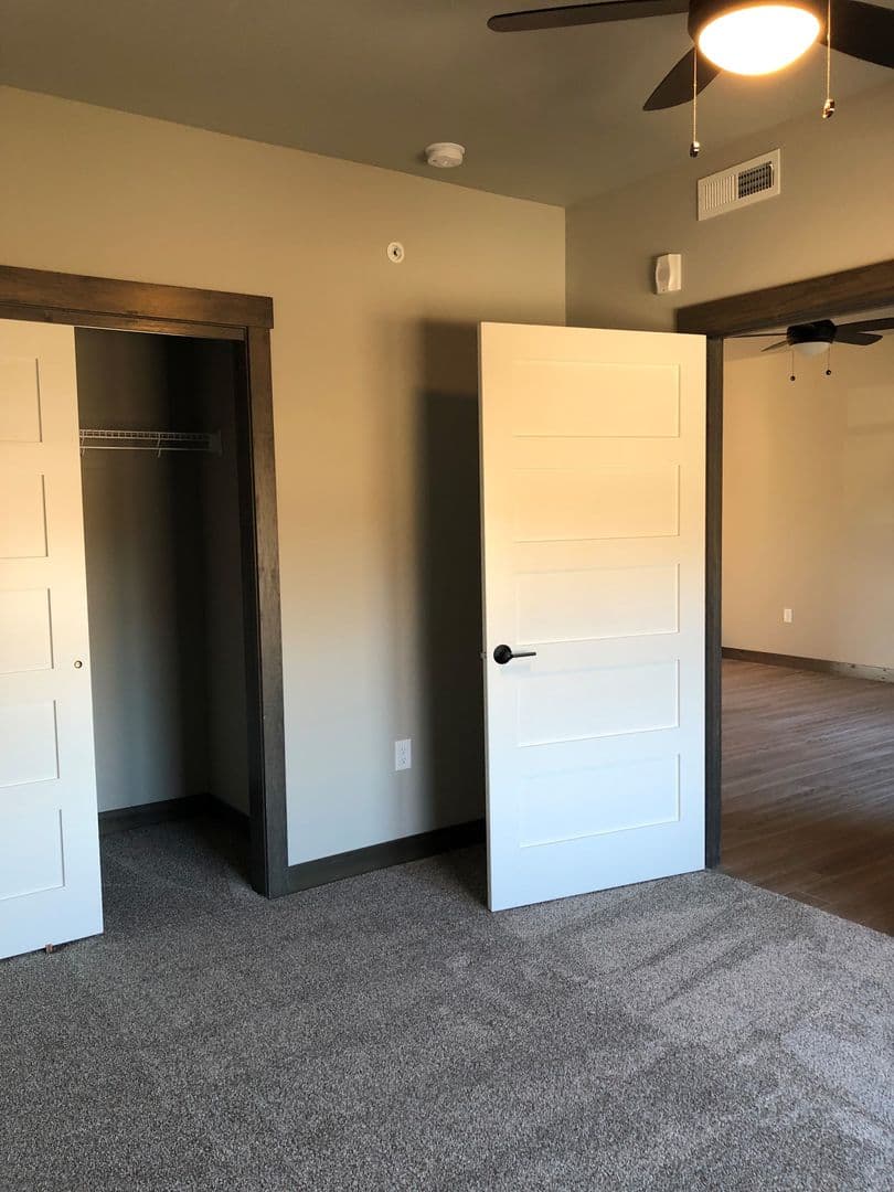 Cedar Rapids Apartment: 1050 Depot Lane SE