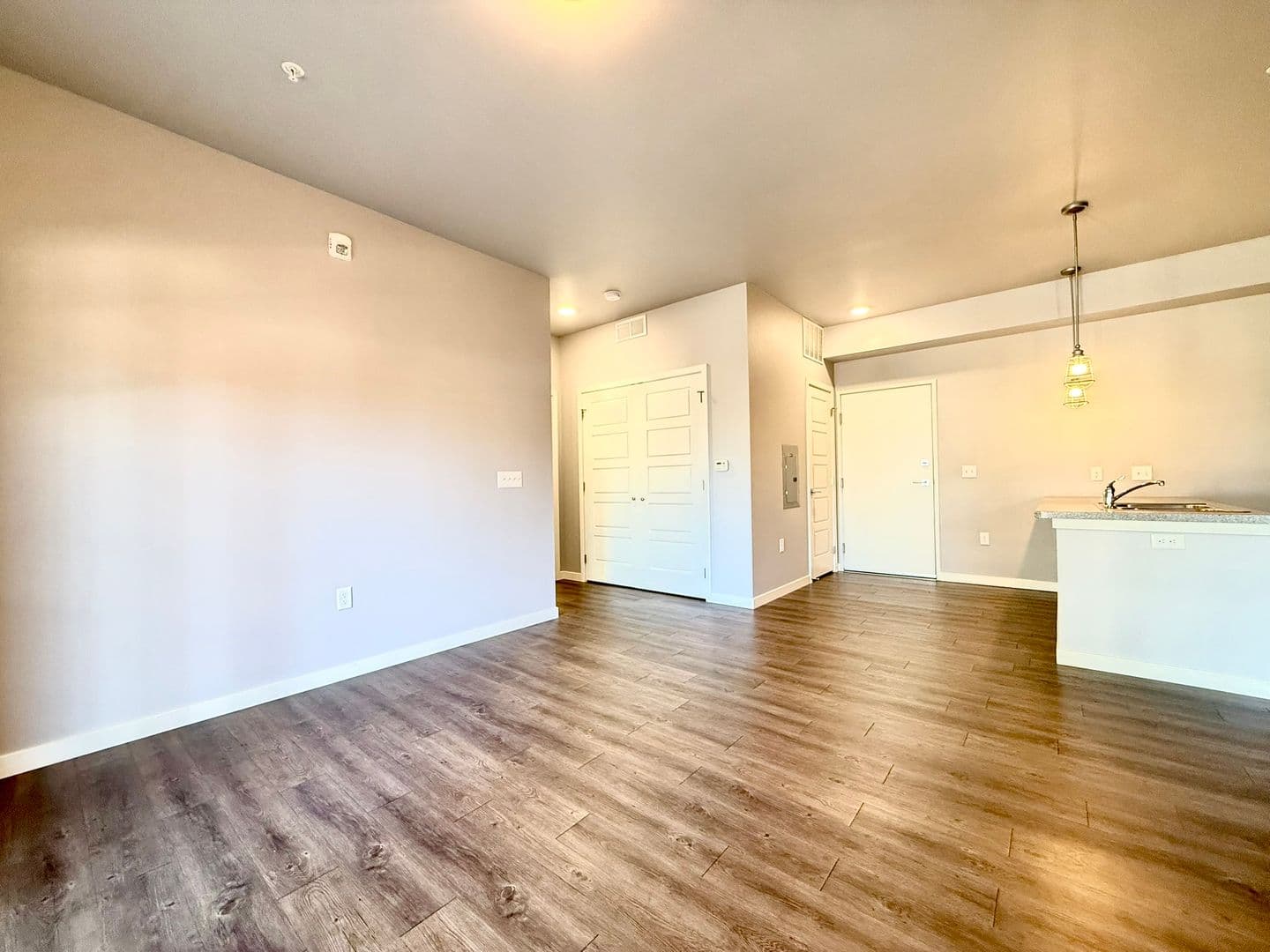 Cedar Rapids Apartment: 442 5th Avenue SW - Unit 5