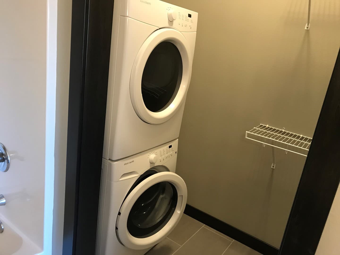 Cedar Rapids Apartment: 460 12th Avenue SE