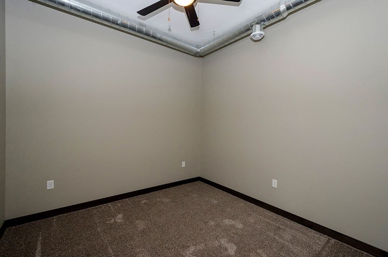 Cedar Rapids Apartment: 1120 Depot Lane SE