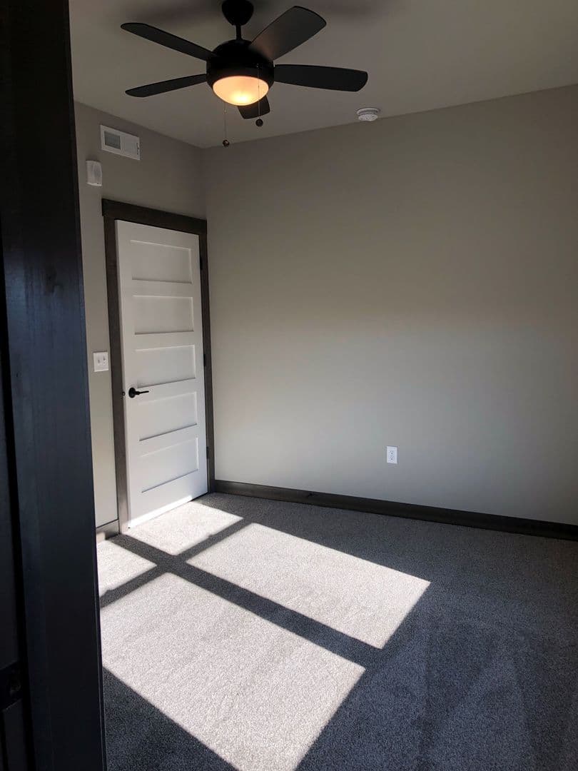 Cedar Rapids Apartment: 1050 Depot Lane SE