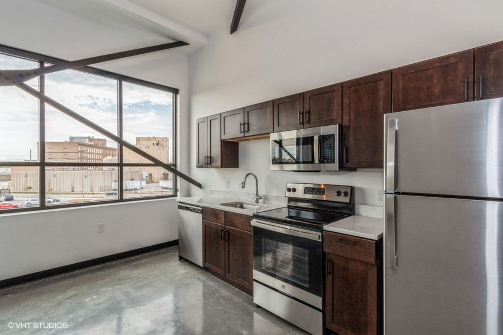 Cedar Rapids Apartment: 916 16th St NE