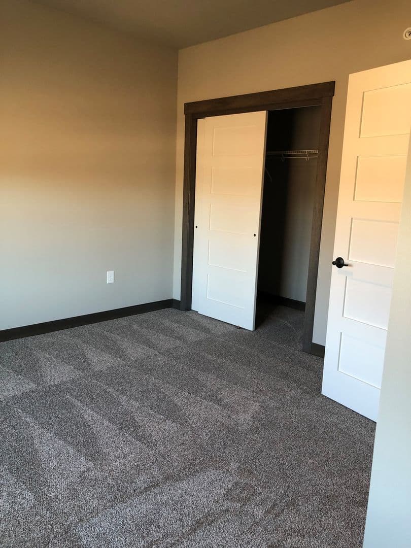 Cedar Rapids Apartment: 1050 Depot Lane SE