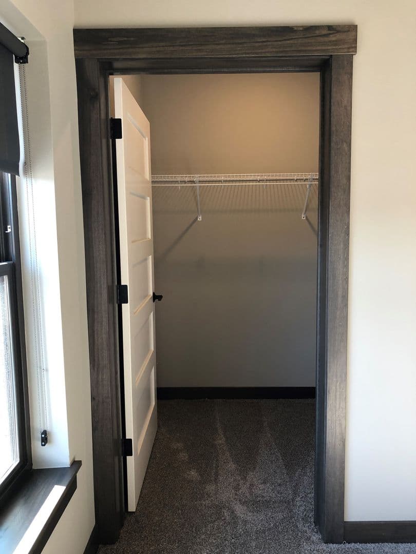 Cedar Rapids Apartment: 1050 Depot Lane SE