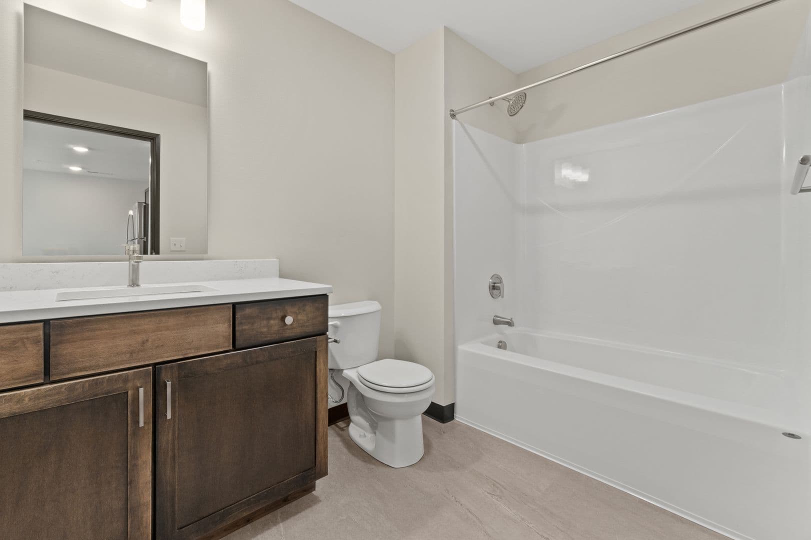 Cedar Rapids Apartment: 275 1st Ave SW