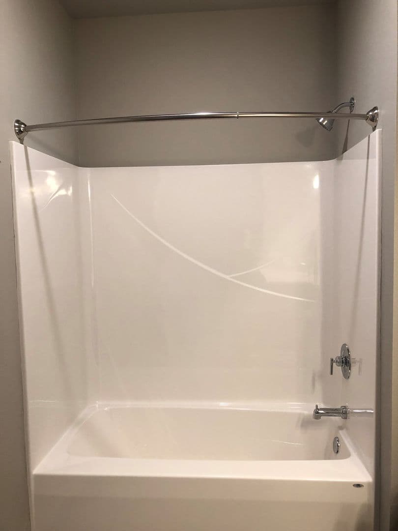 Cedar Rapids Apartment: 1050 Depot Lane SE