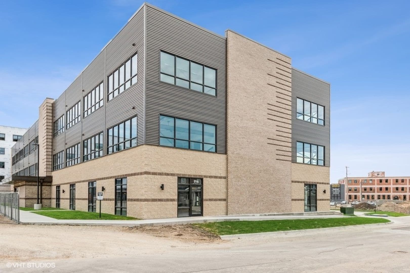 Cedar Rapids Apartment: 916 16th St NE