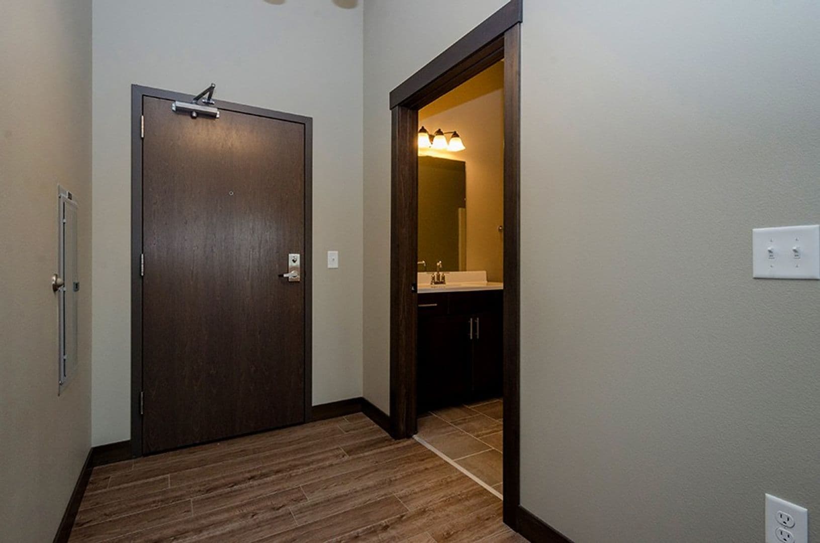 Cedar Rapids Apartment: 1120 Depot Lane SE
