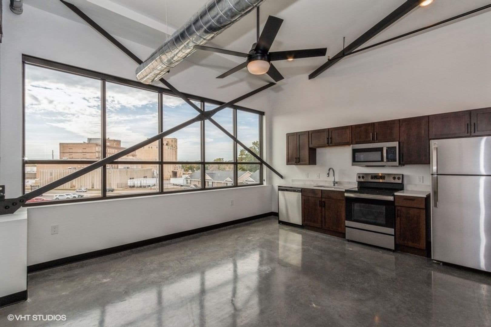 Cedar Rapids Apartment: 916 16th St NE