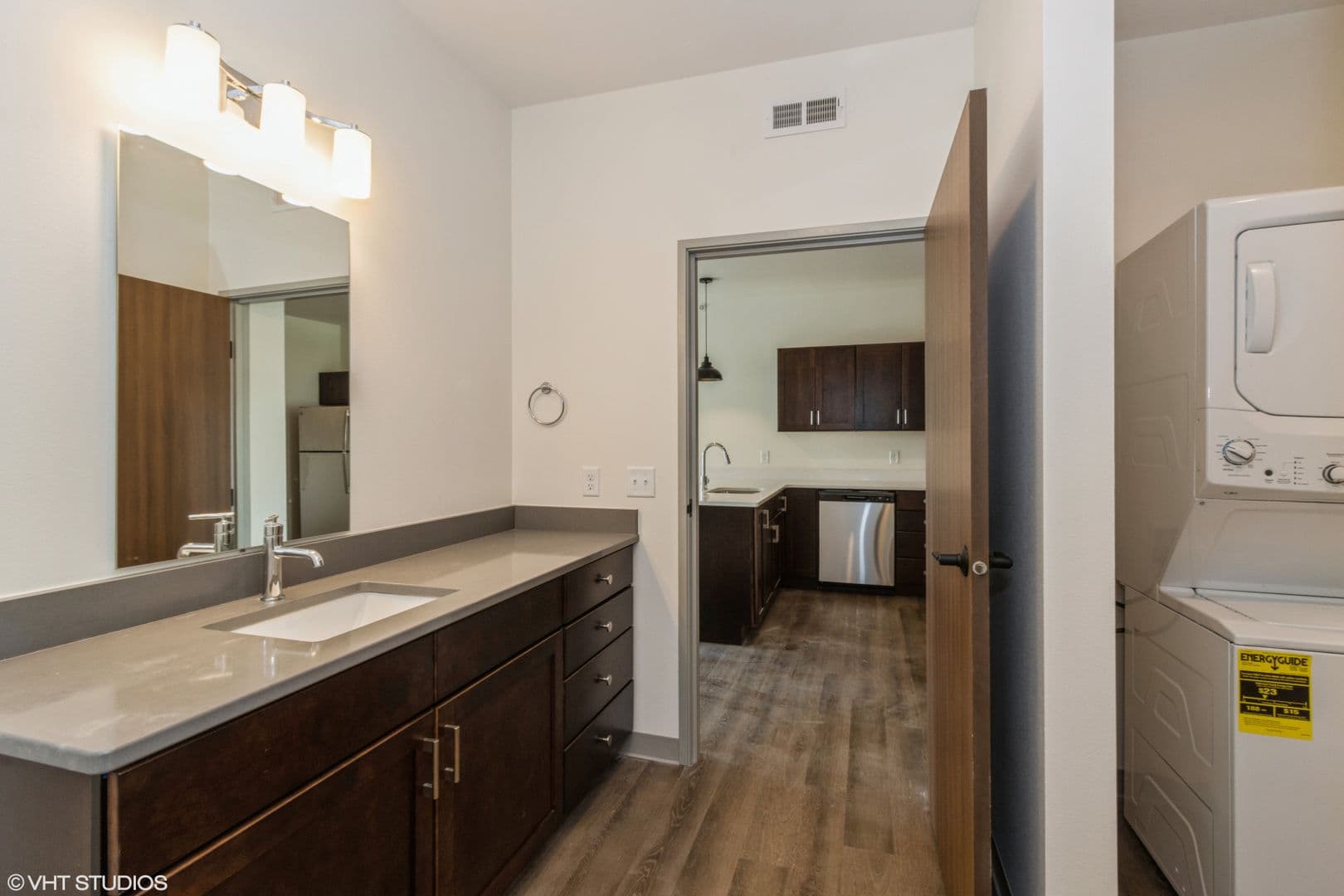 Cedar Rapids Apartment: 930 16th Street NE