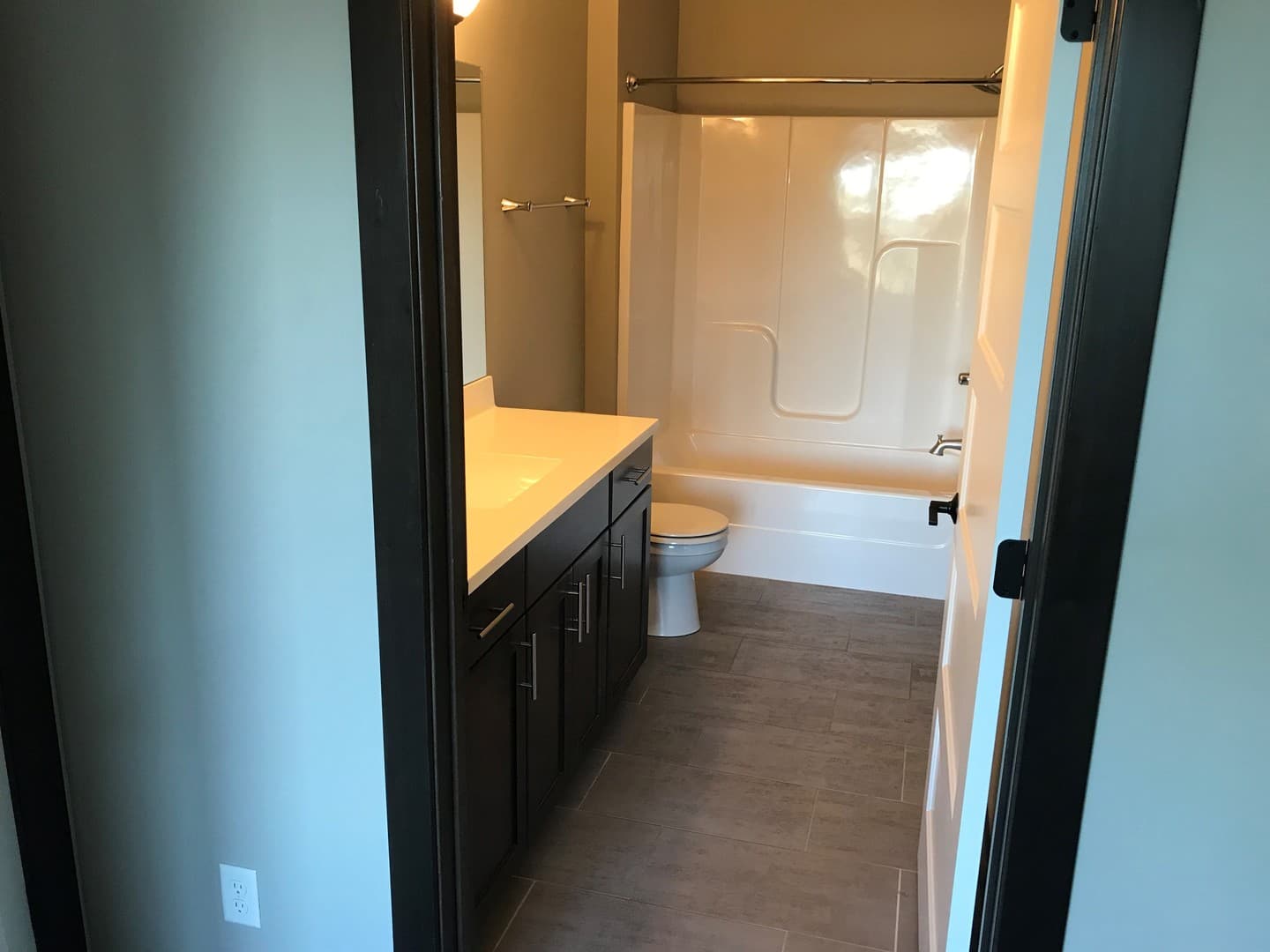 Cedar Rapids Apartment: 460 12th Avenue SE
