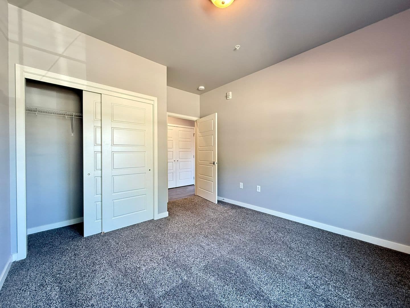 Cedar Rapids Apartment: 442 5th Avenue SW - Unit 5