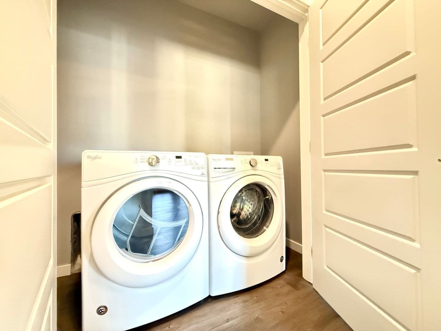 Cedar Rapids Apartment: 442 5th Avenue SW - Unit 5