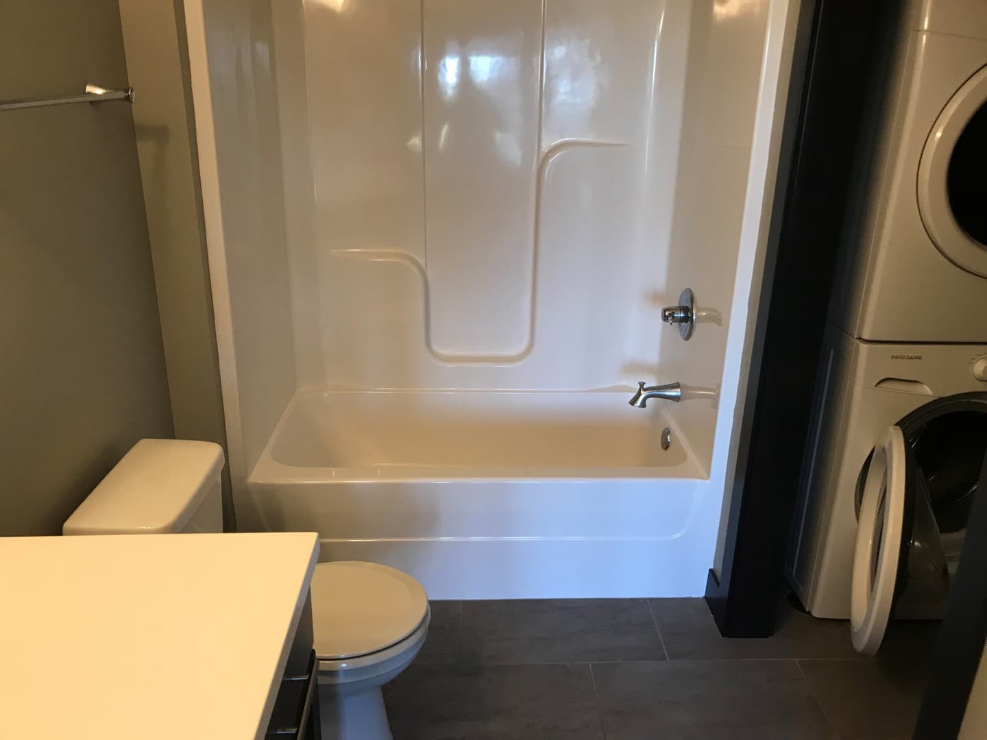 Cedar Rapids Apartment: 460 12th Avenue SE
