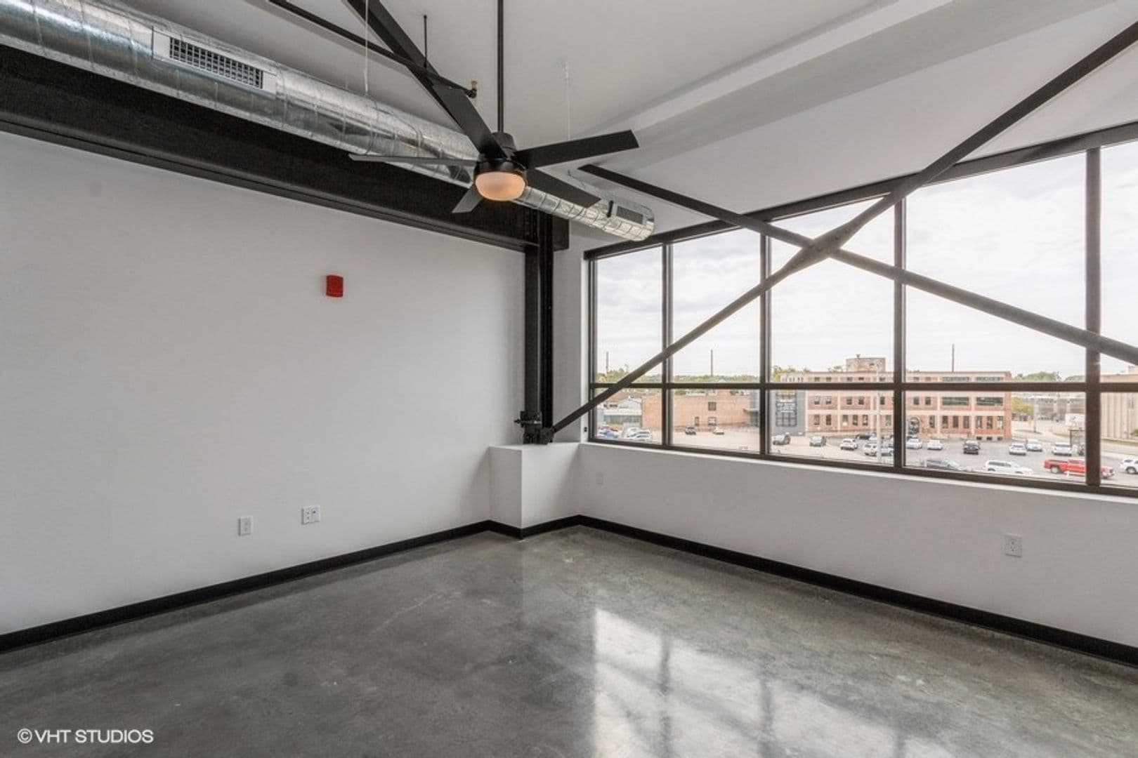 Cedar Rapids Apartment: 916 16th St NE