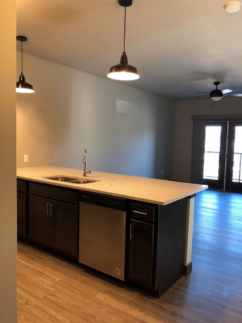 Cedar Rapids Apartment: 1050 Depot Lane SE