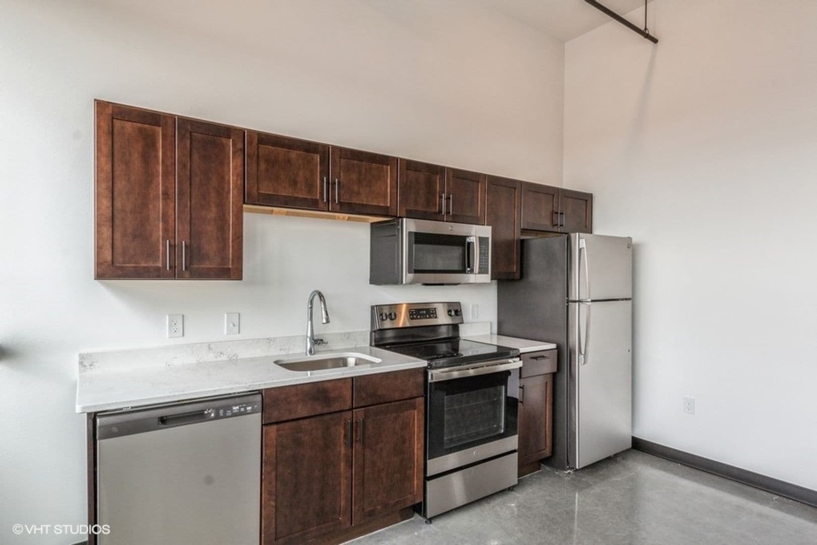 Cedar Rapids Apartment: 916 16th St NE
