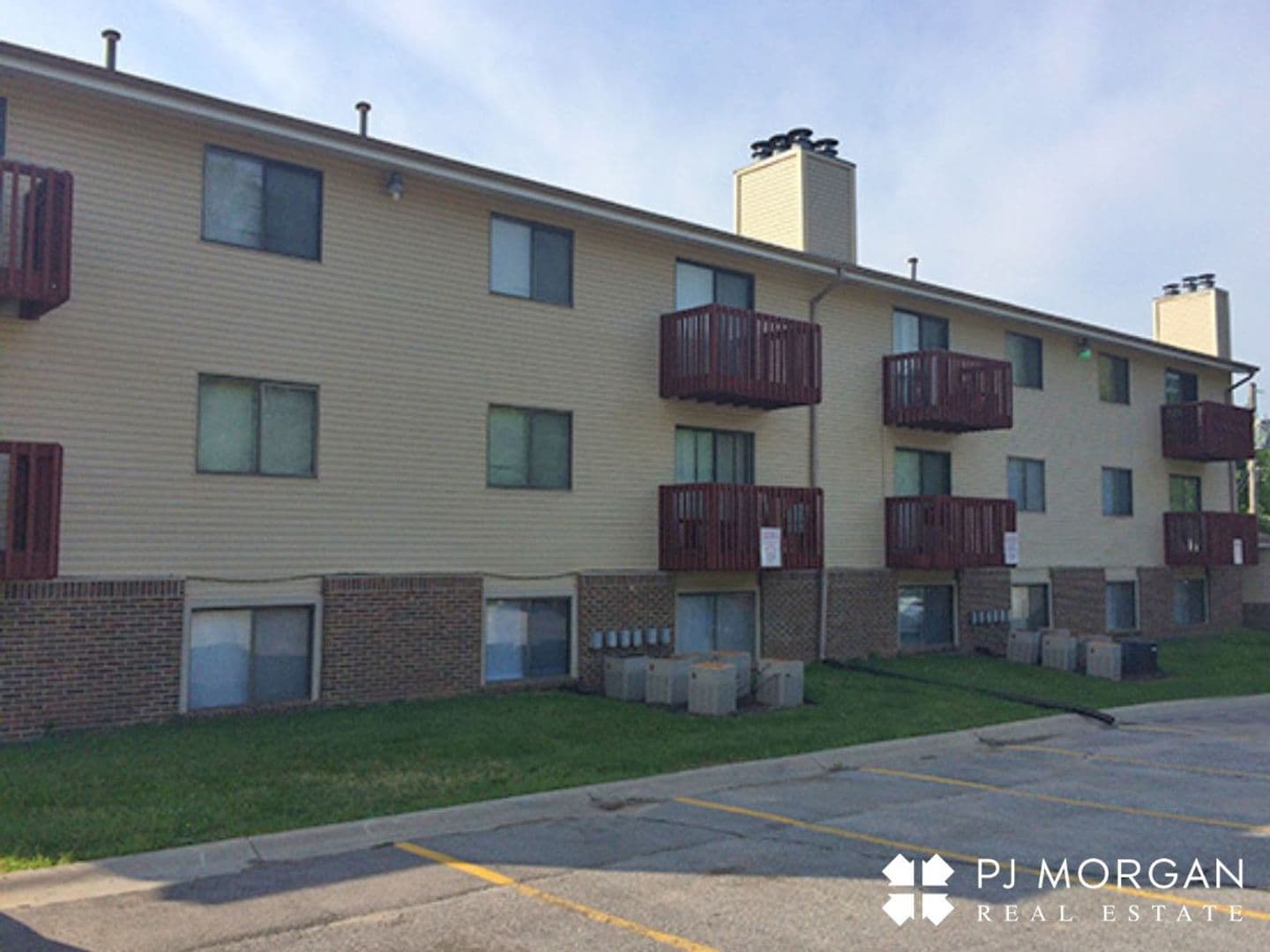 Omaha Apartment: 10808 Oakbrook Circle