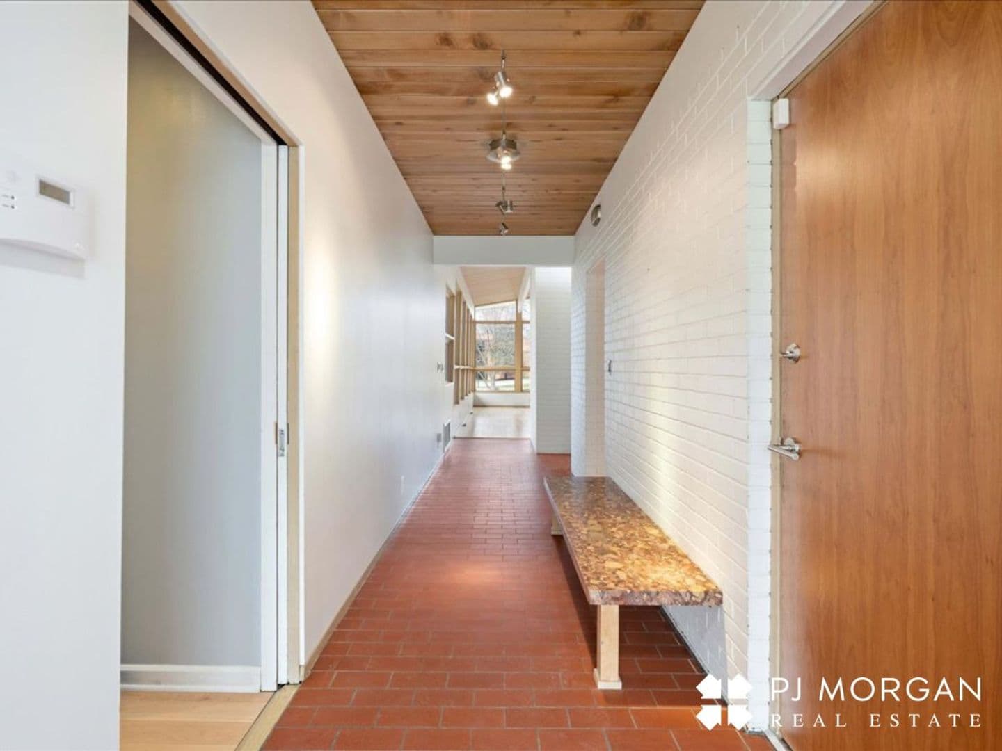 Omaha House: 320 N 68th Street