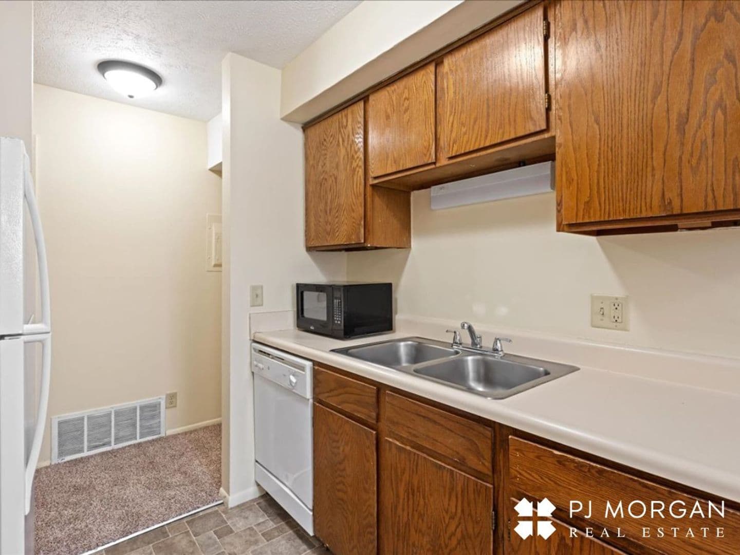 Omaha Apartment: 10808 Oakbrook Circle