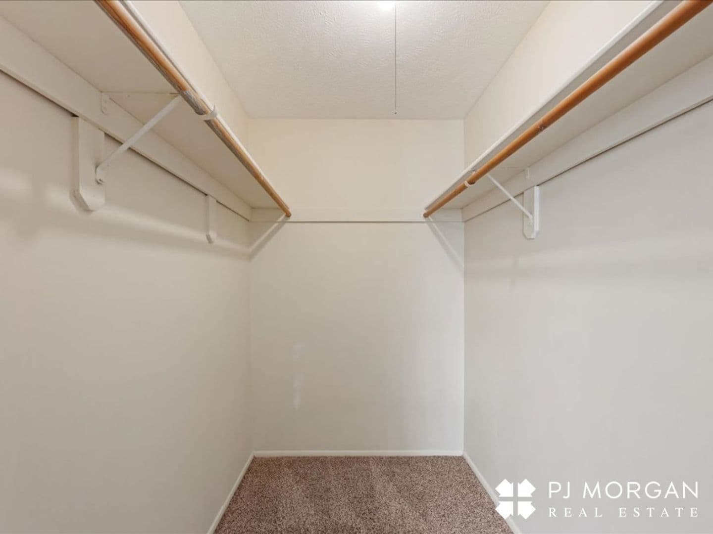 Omaha Apartment: 10808 Oakbrook Circle