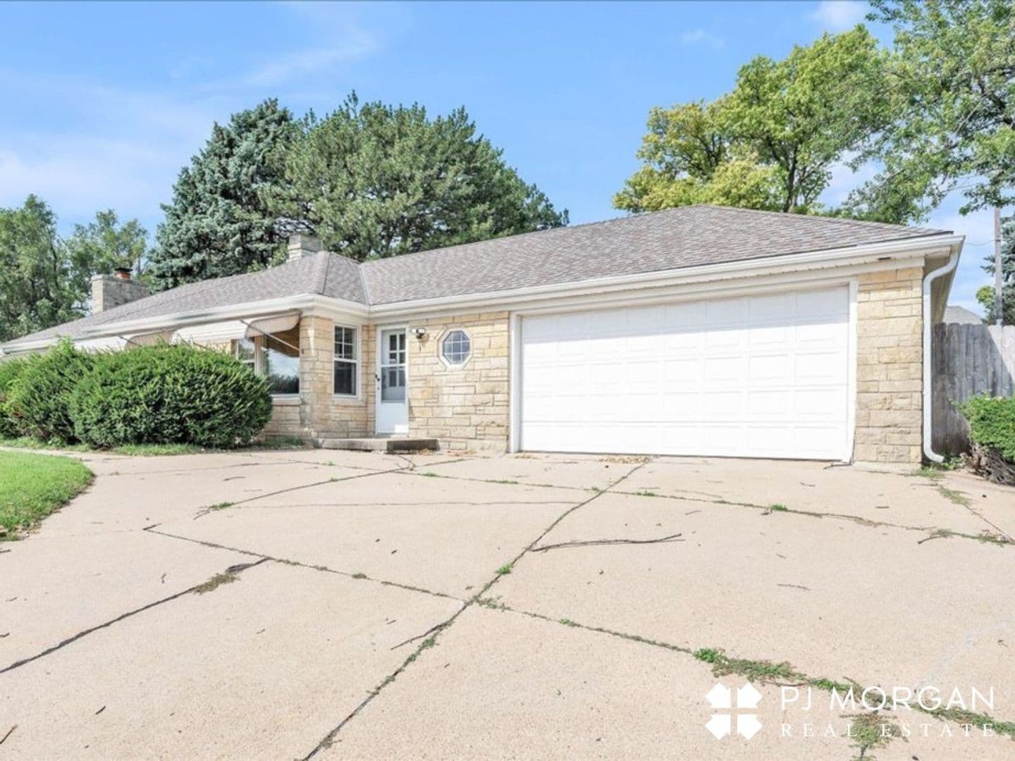 Omaha House: 304 S 84th St.