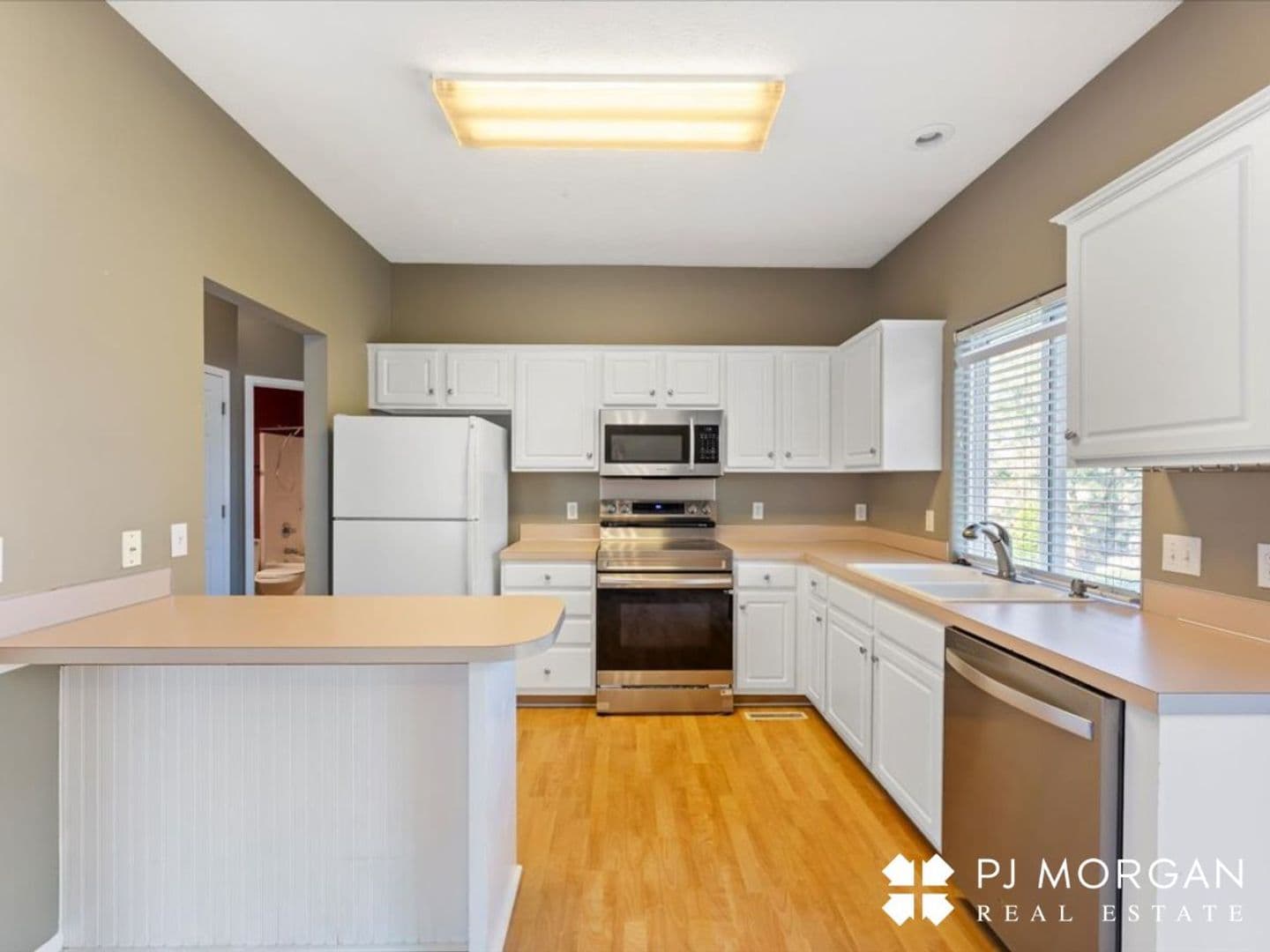 Omaha House: 14464 Saratoga