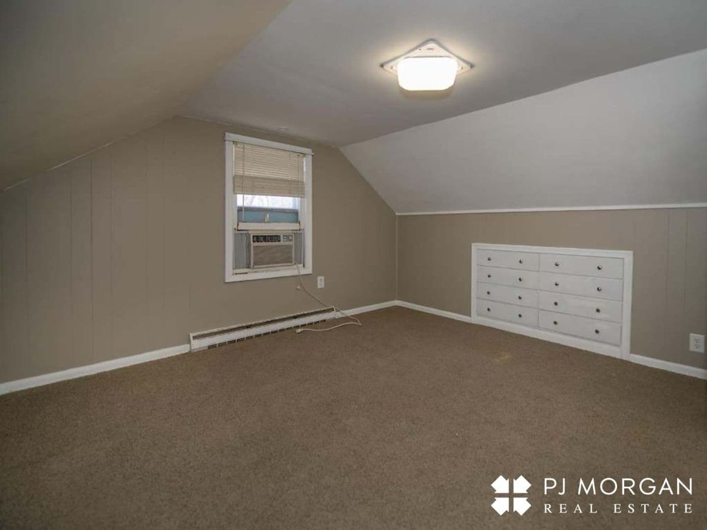 Omaha House: 6456 Poppleton Ave