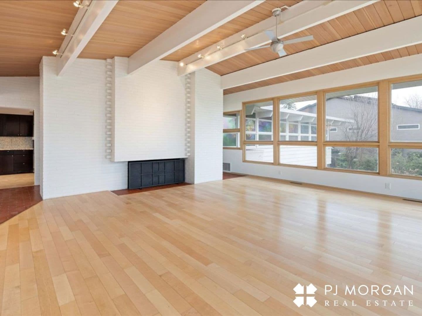 Omaha House: 320 N 68th Street