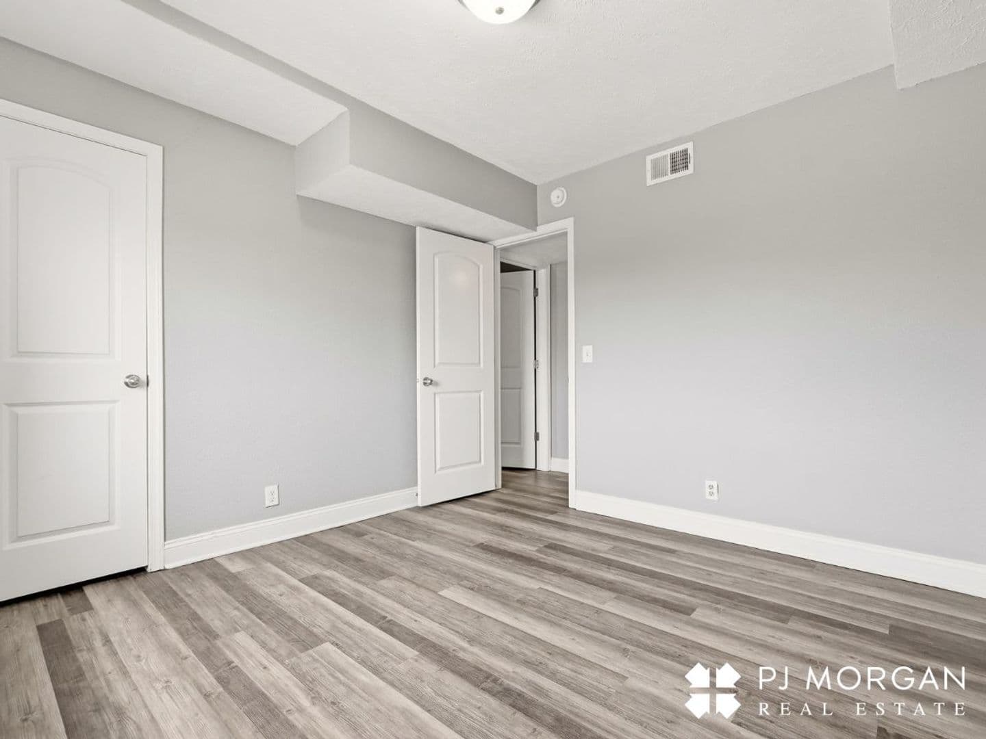 Omaha Apartment: 810 North 107th Avenue