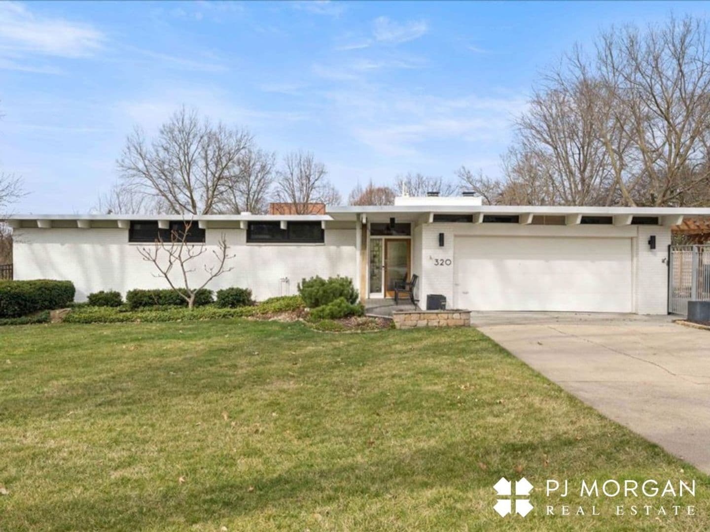 Omaha House: 320 N 68th Street
