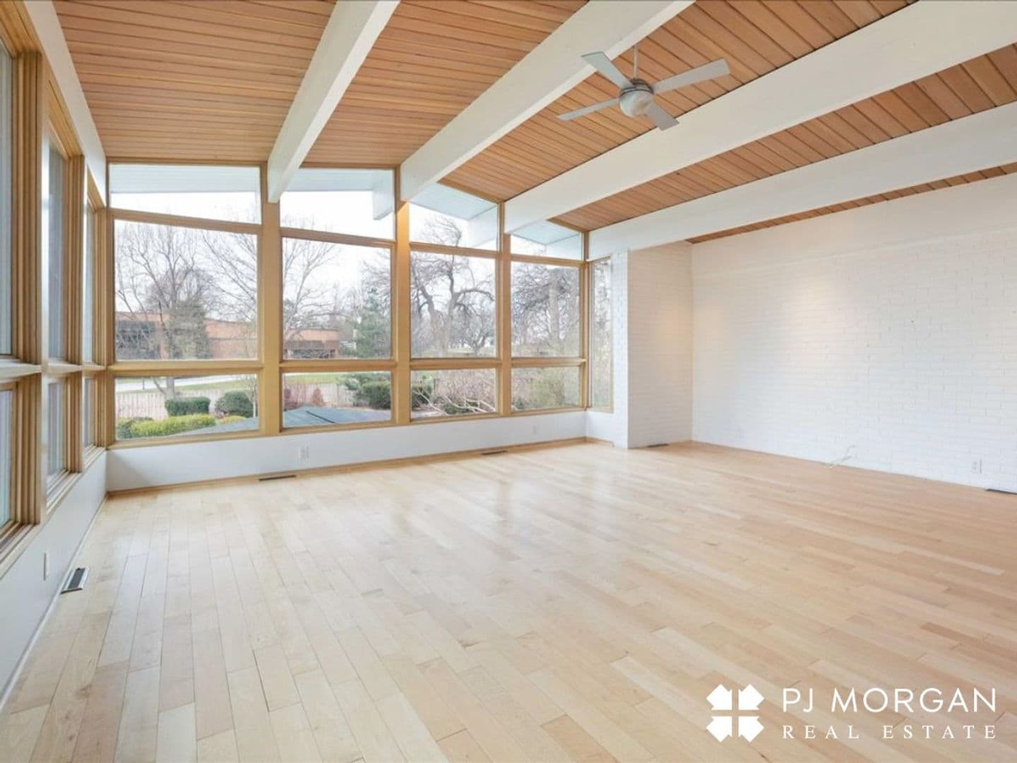 Omaha House: 320 N 68th Street