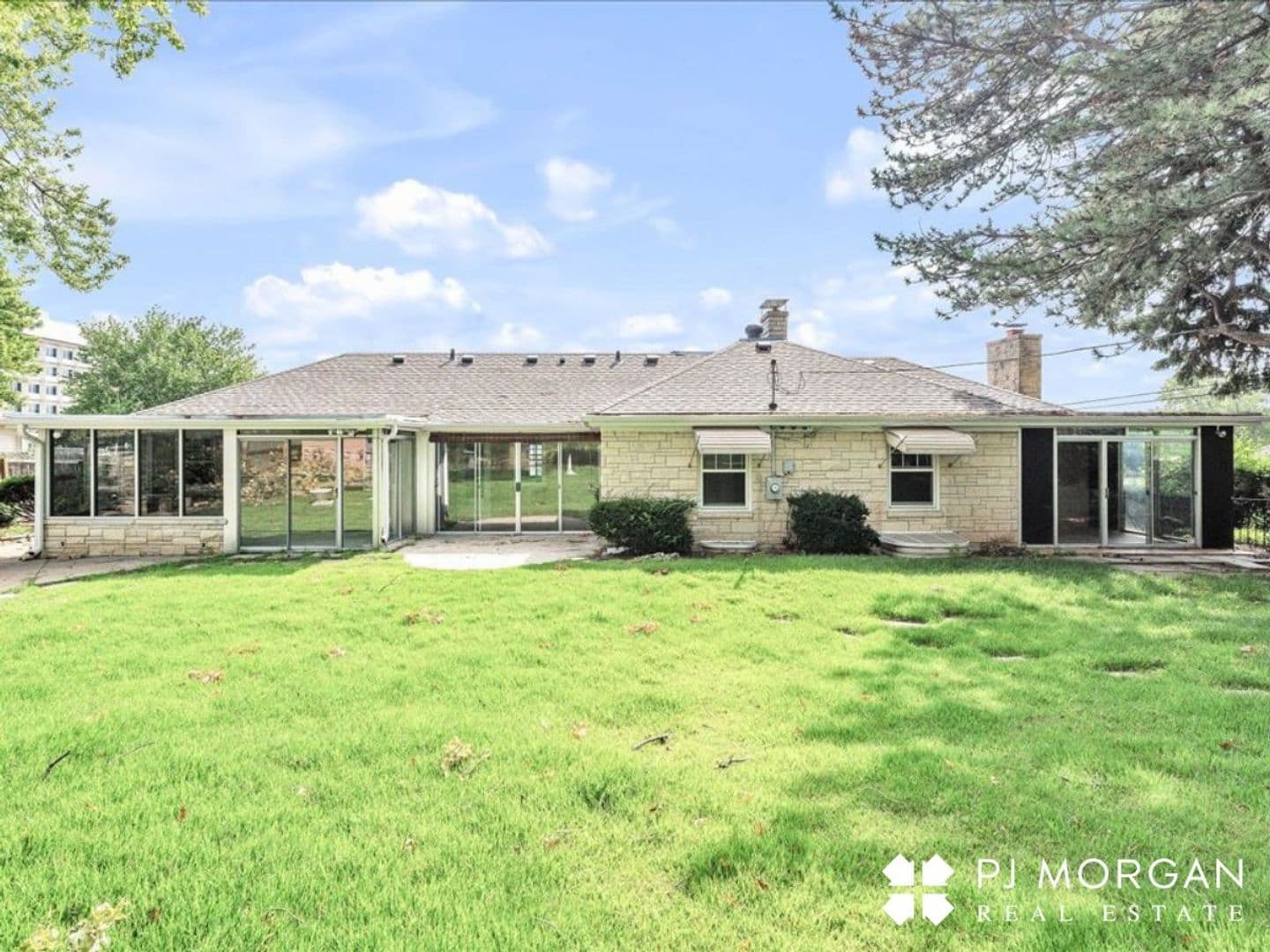 Omaha House: 304 S 84th St.