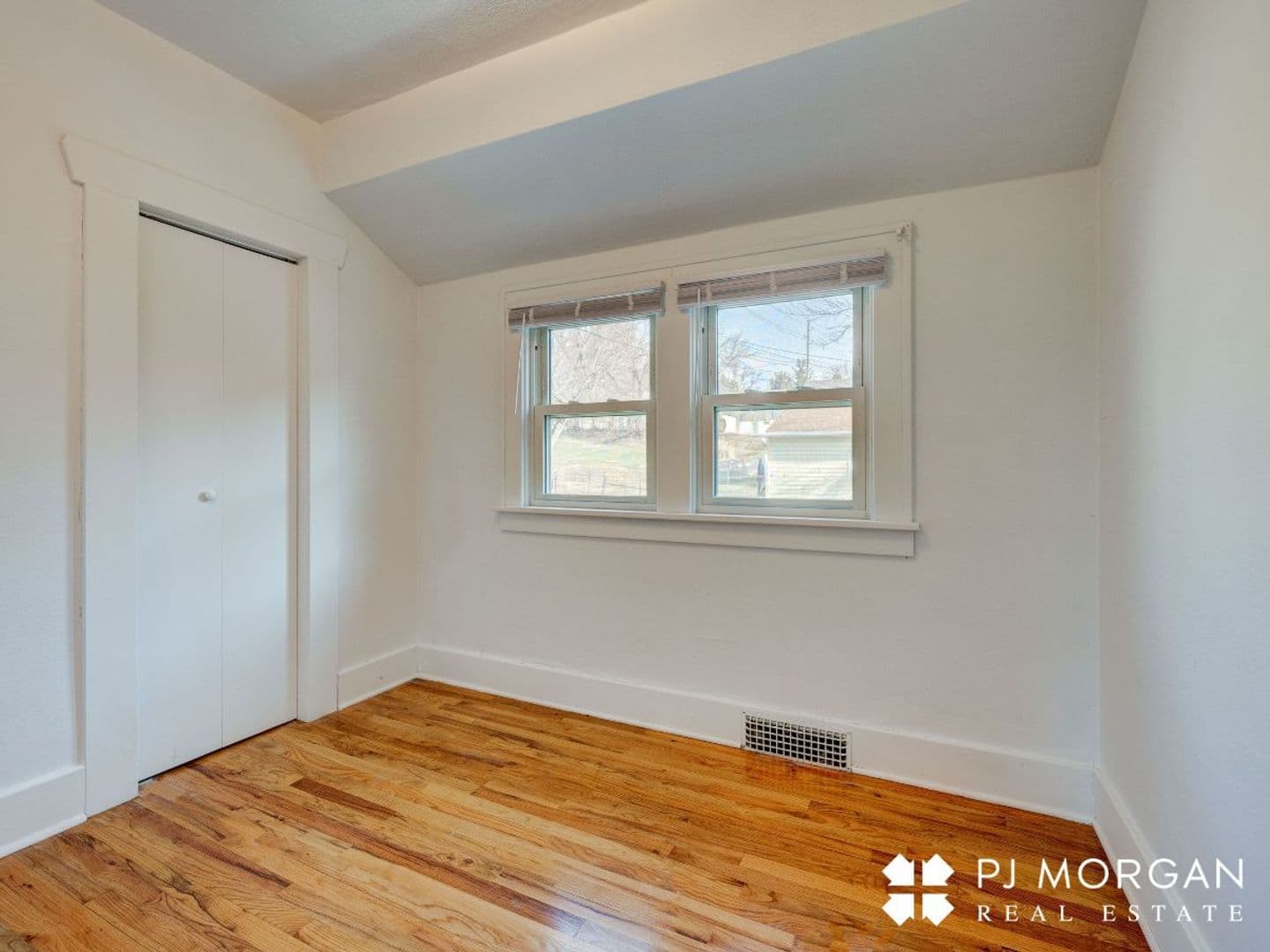 Omaha Apartment: 2122 S 35th Avenue