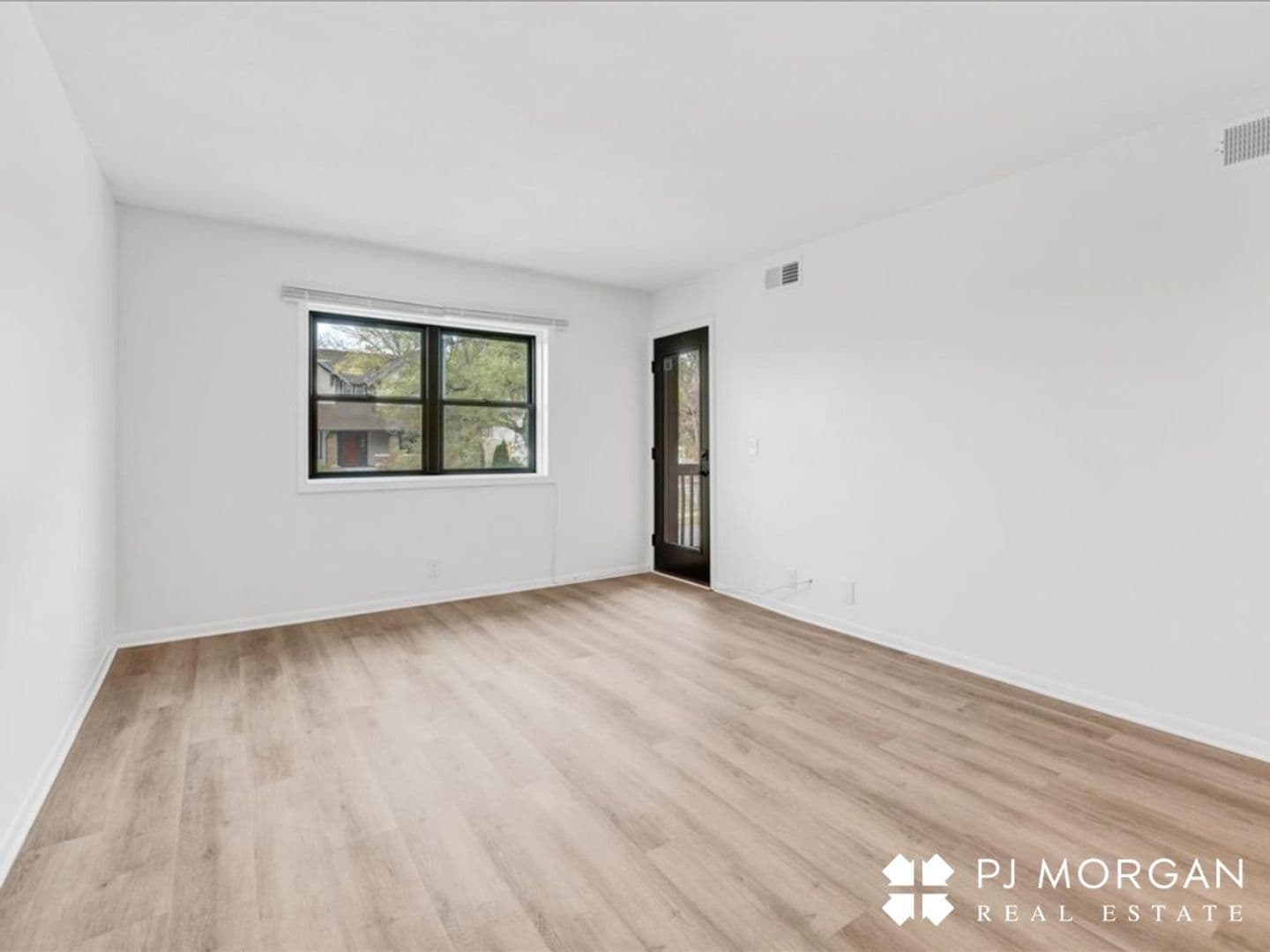 Omaha Apartment: 725 S. 37th St