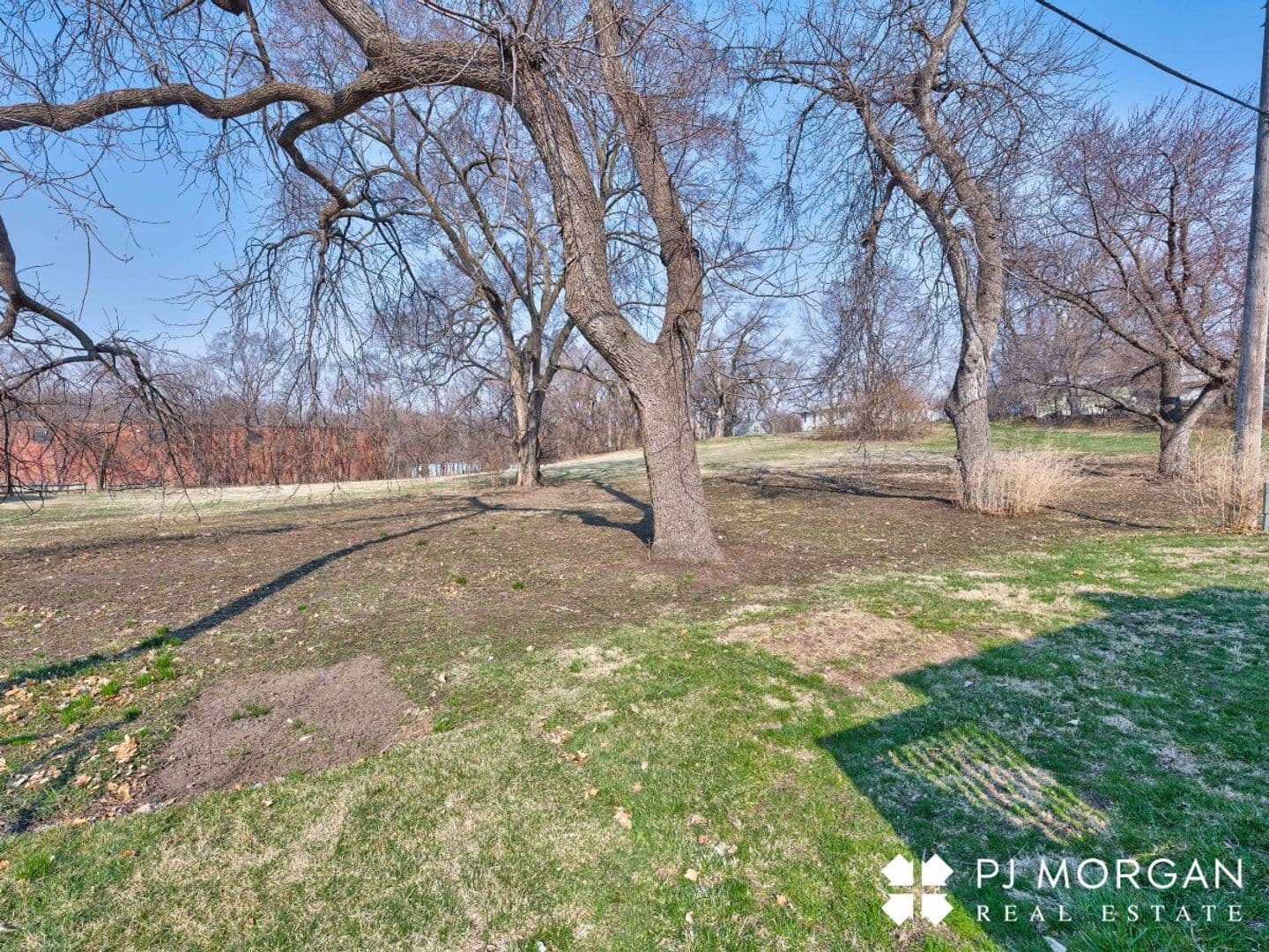Omaha Apartment: 2122 S 35th Avenue
