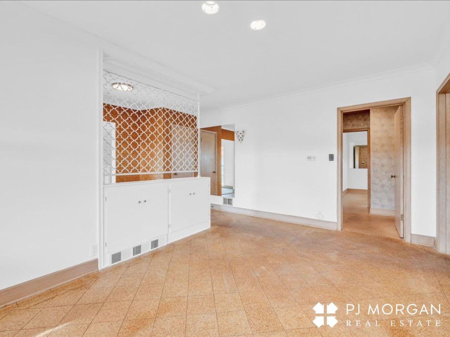Omaha House: 304 S 84th St.