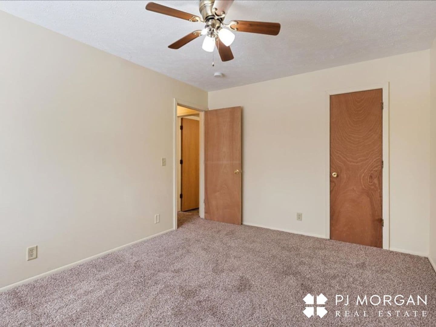 Omaha Apartment: 10808 Oakbrook Circle