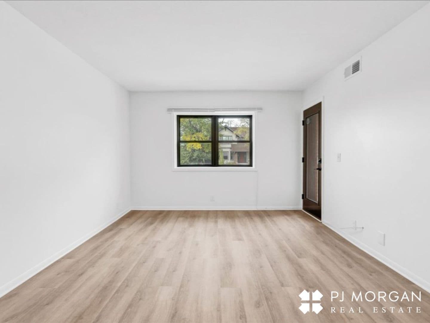 Omaha Apartment: 725 S. 37th St