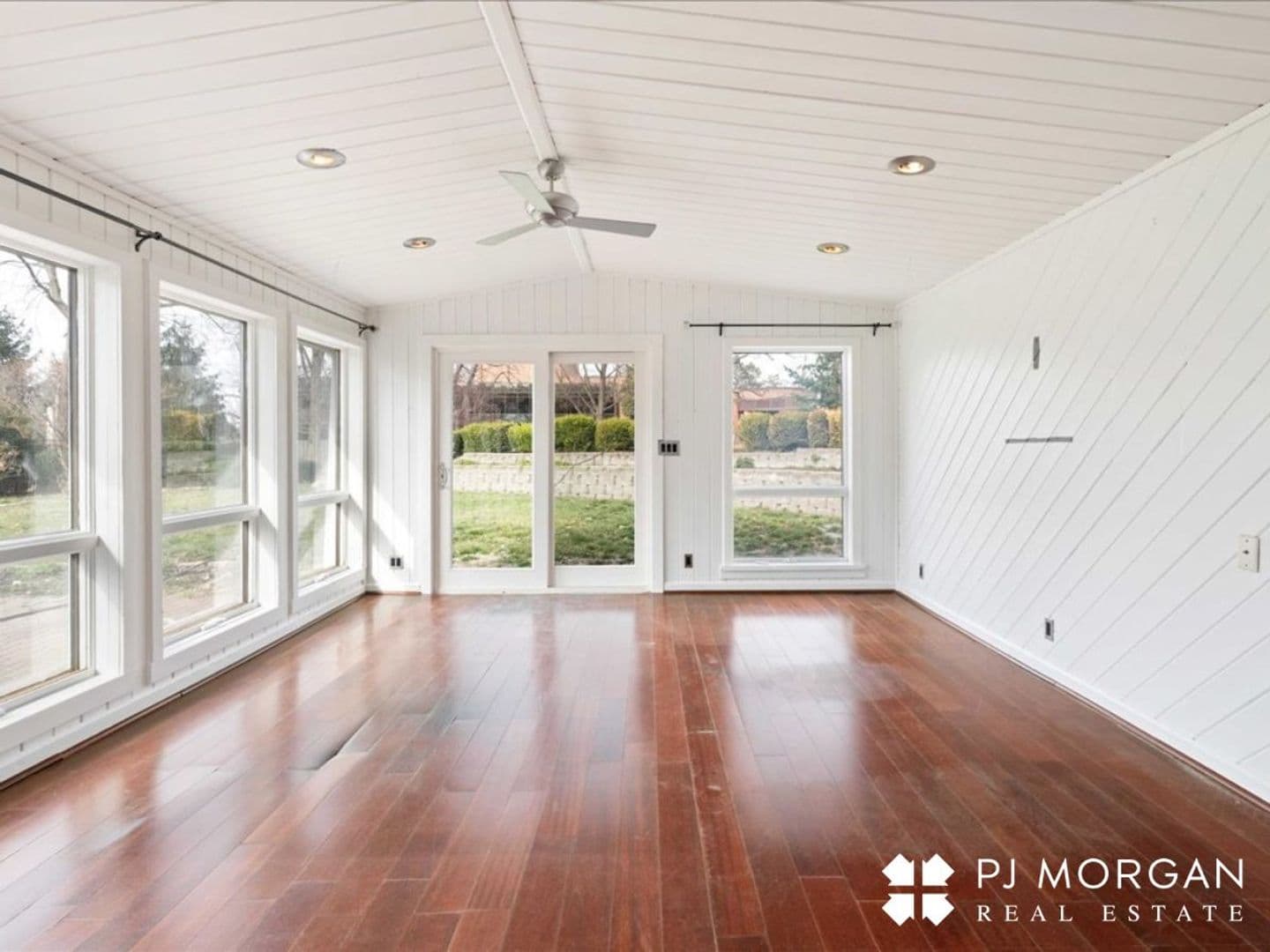 Omaha House: 320 N 68th Street