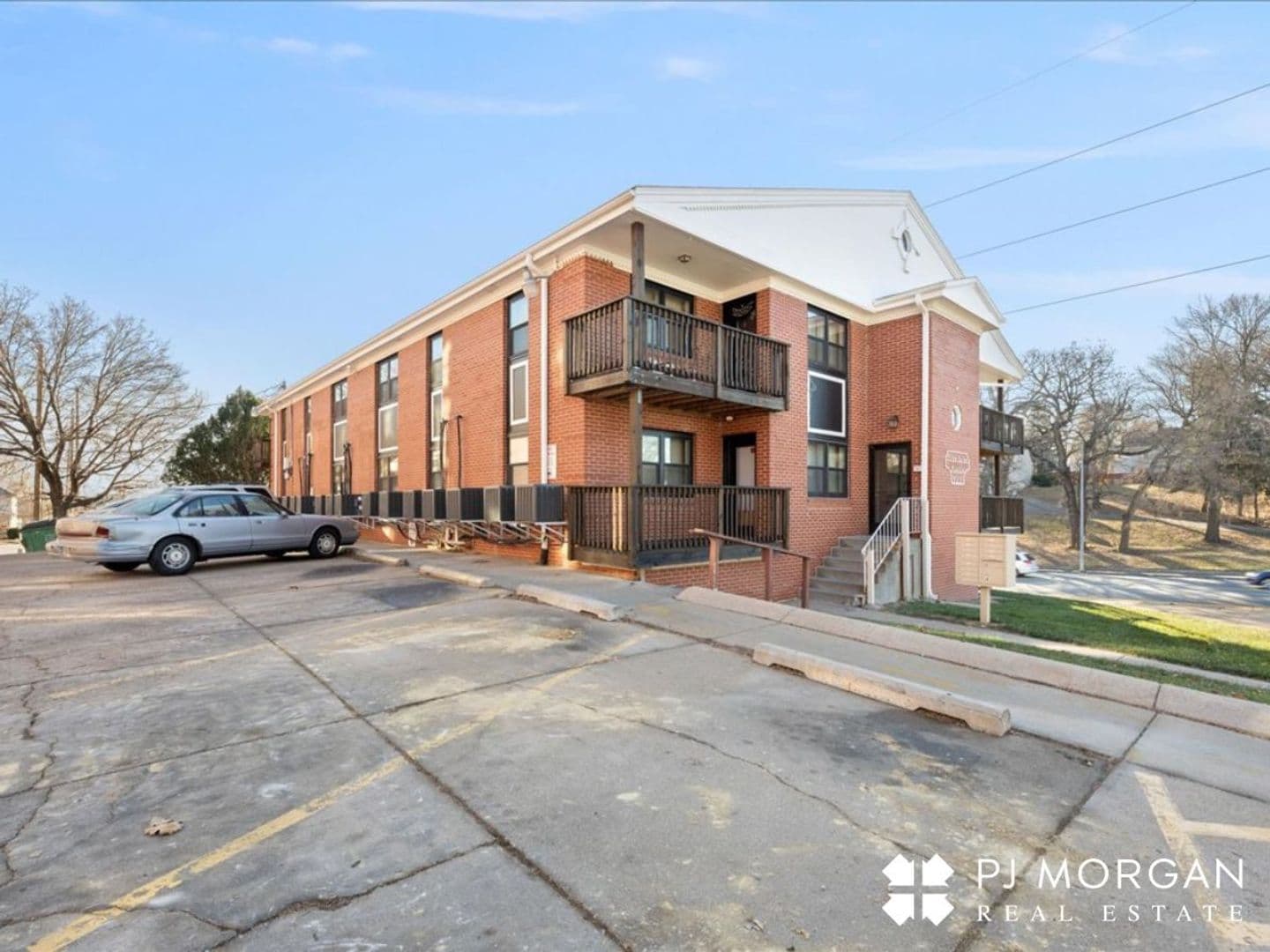 Omaha Apartment: 725 S. 37th St