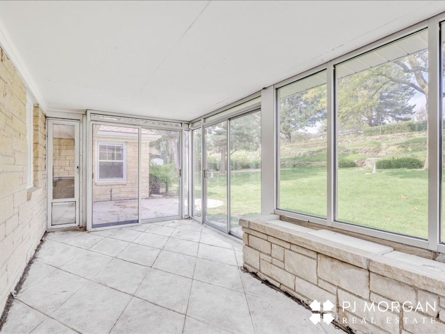 Omaha House: 304 S 84th St.